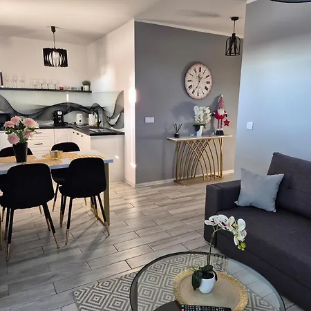 Apartman Cinema *